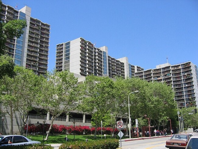 Building Photo - 255 S Hill St