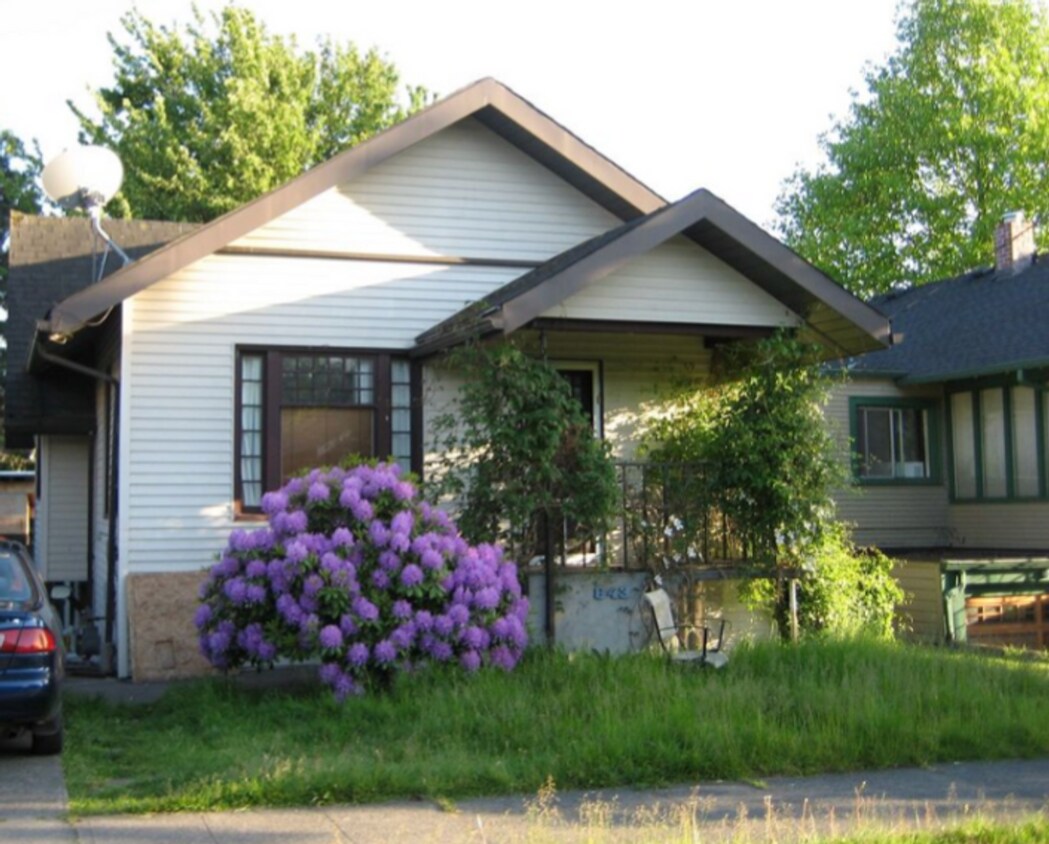 Primary Photo - Roomy U district home