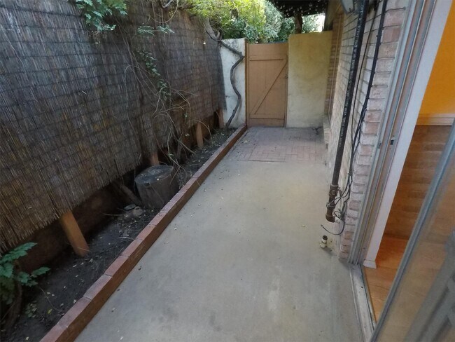 Building Photo - 1509 Montana Ave