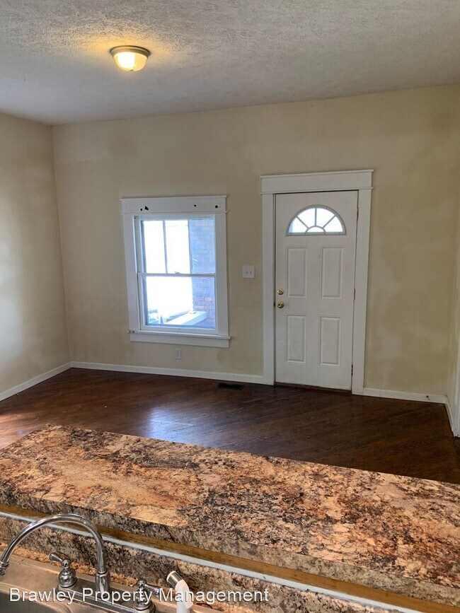 Foto del edificio - 5 br, 3 bath House - 316 E. 8th St
