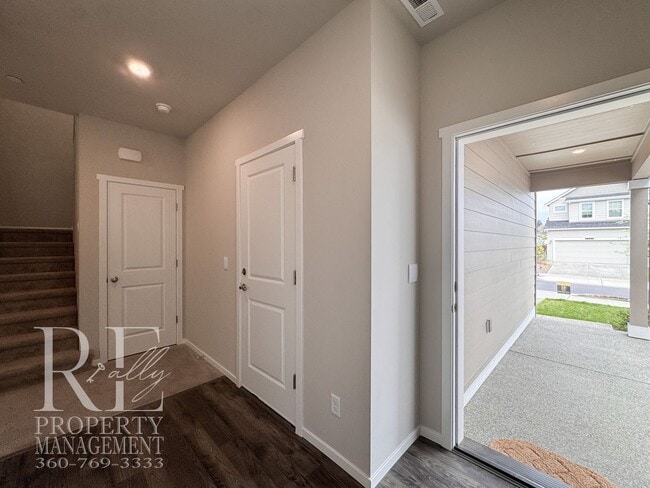 Building Photo - Bright 2024-Built Home with Modern Finishes & Fully Fenced Yard