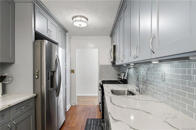 Foto del edificio - 3130 Irwin Ave