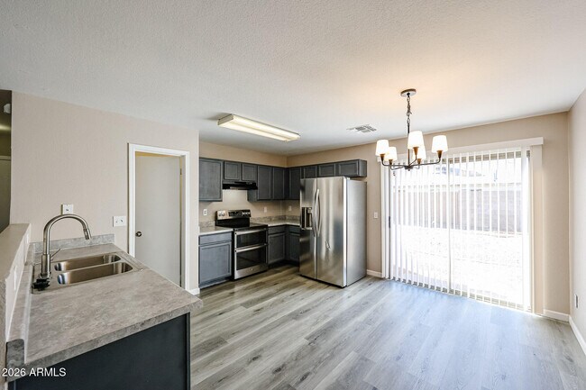 Foto del edificio - 11779 W Windrose Ave