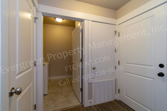 Building Photo - 2715 Iowa Dr