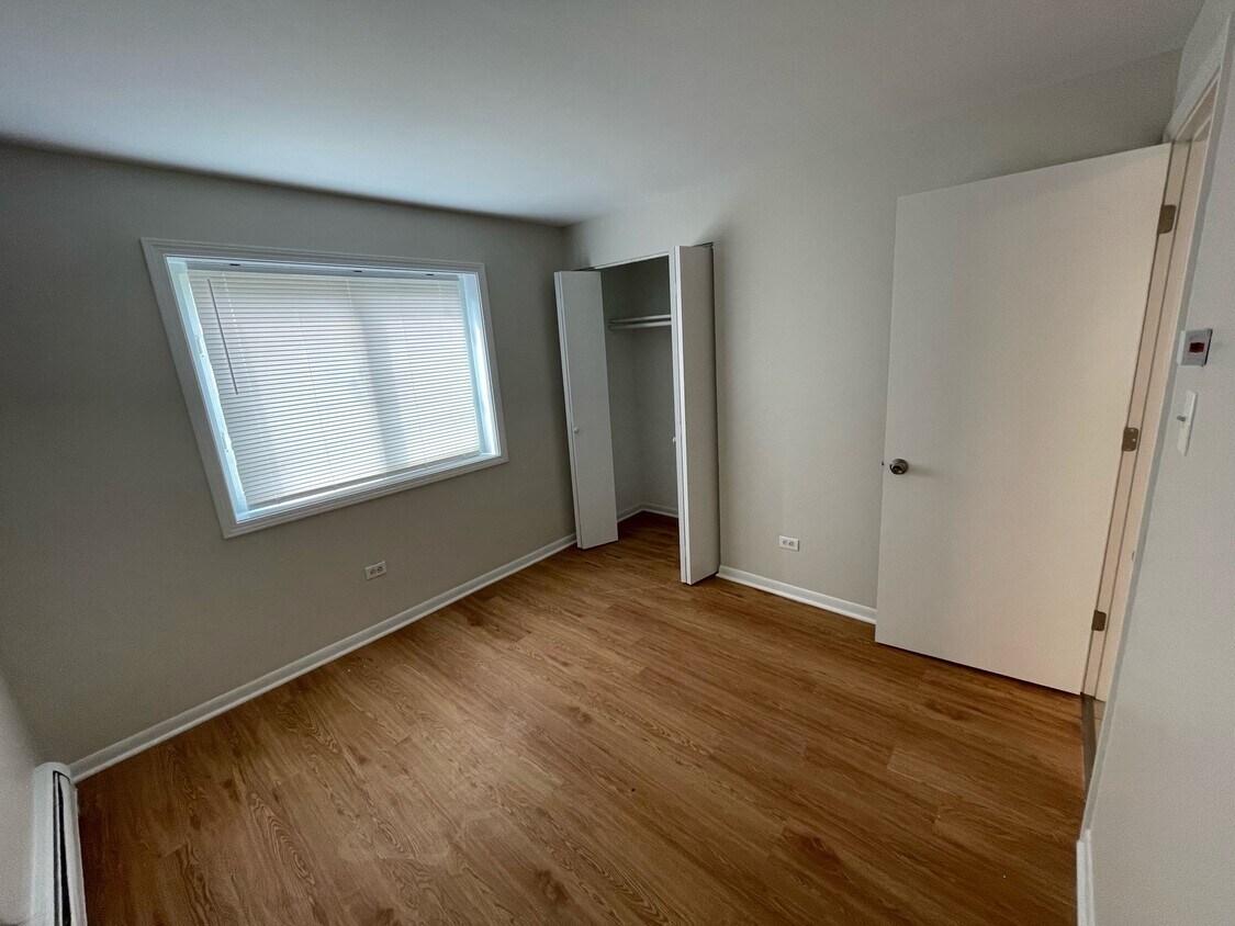 10362 Michael Todd Terrace, Glenview, IL 60025 Apartments in Glenview