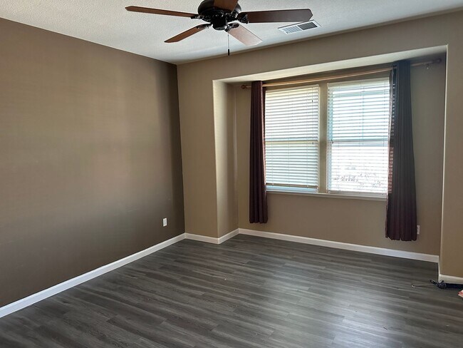 Foto del edificio - 2691 Hutchings Dr