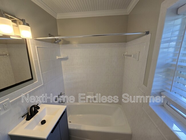 Foto del edificio - 4045 Bunnell Dr