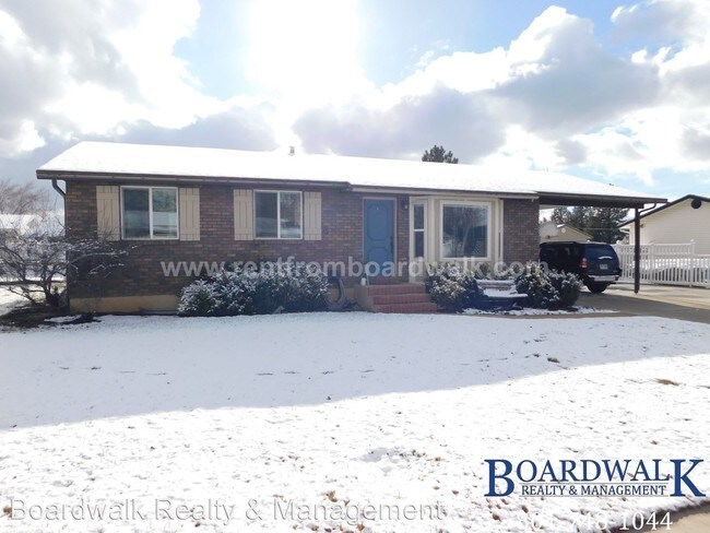 Foto del edificio - 5 br, 2 bath House - 832 E 1030 N