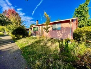 Building Photo - 2642 SE 77th Ave