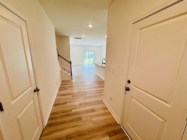 Foto del edificio - Beautiful New Construction; 3BR/2.5BA Town...