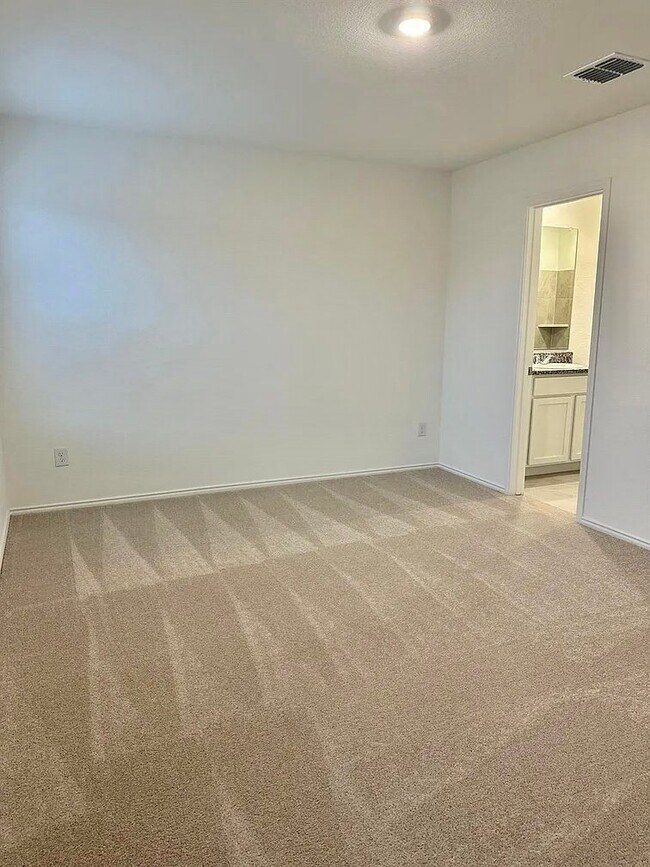 Foto del edificio - 122 Wheatgrass Ln