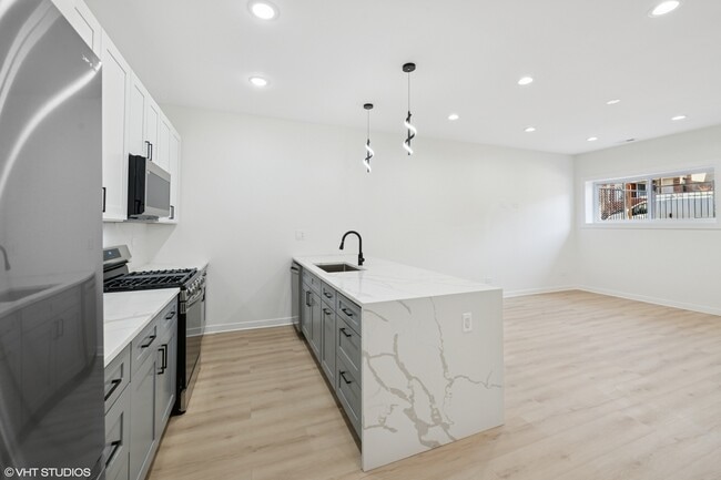 Building Photo - 1058 N Central Park Ave