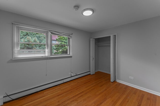 Building Photo - 9301 Kolmar Ave
