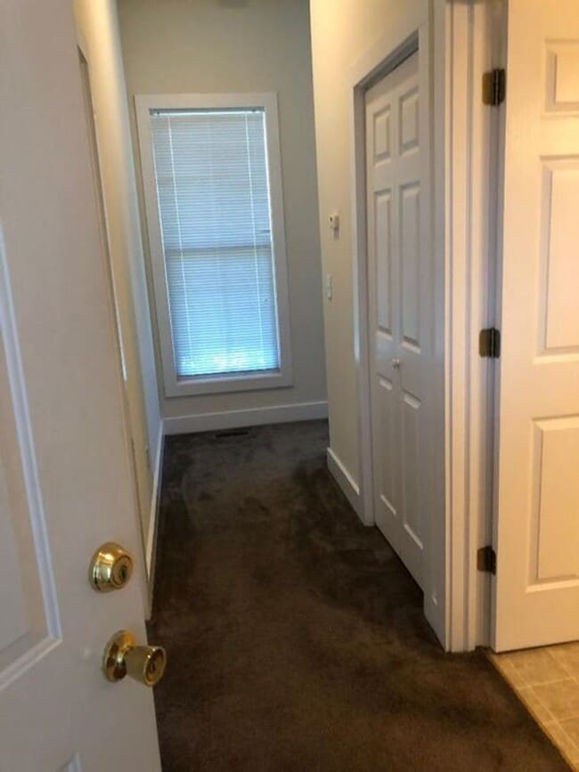 Building Photo - 1 bedroom with den