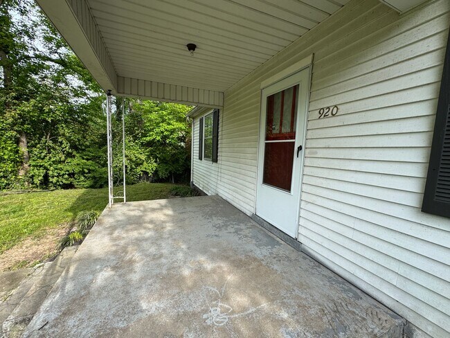 Foto del edificio - 2 Bed, 1 Bath Single Level Home in East Na...