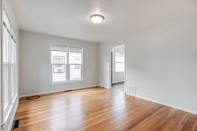 Foto del edificio - 3823 Quail Ave N