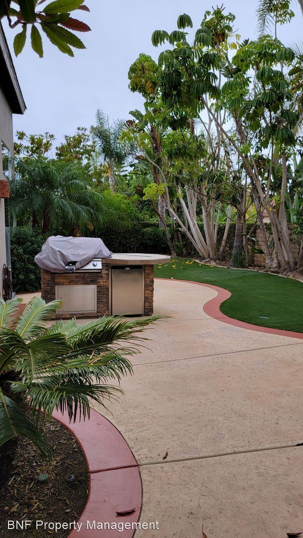 Foto del edificio - 5 br, 3 bath House - 1220 Abelia Ave