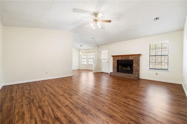 Building Photo - 207 Pleasant View Ln