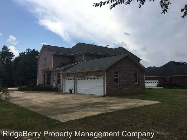 Building Photo - 5 br, 3.5 bath House - 8 Norman Lane