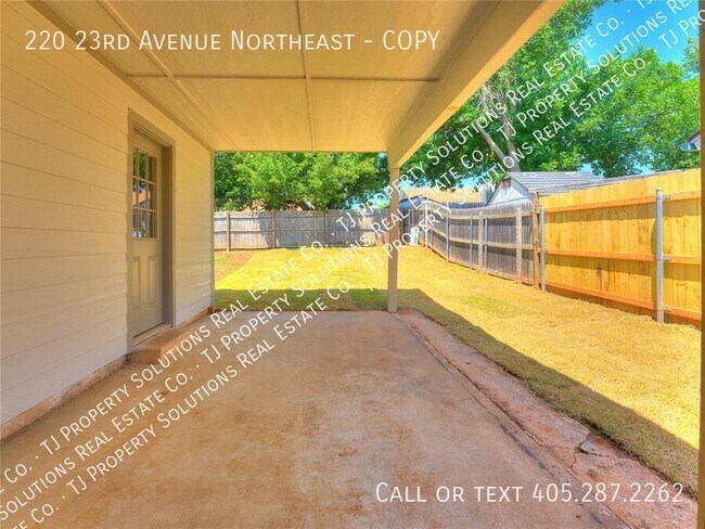 Building Photo - Spacious remodeled 3 bedroom home in East ...