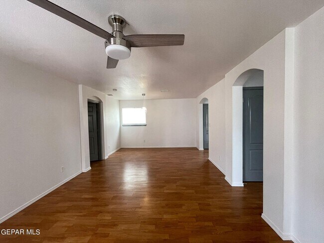 Foto del edificio - 14304 Gil Reyes Dr