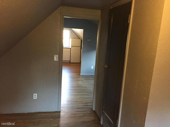 Building Photo - 1 br, 1 bath Apartment - 1280 Race St