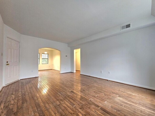 Building Photo - 1853 Wilson Blvd