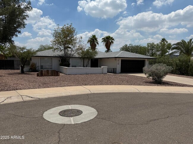 Building Photo - 1019 E Rowlands Ln