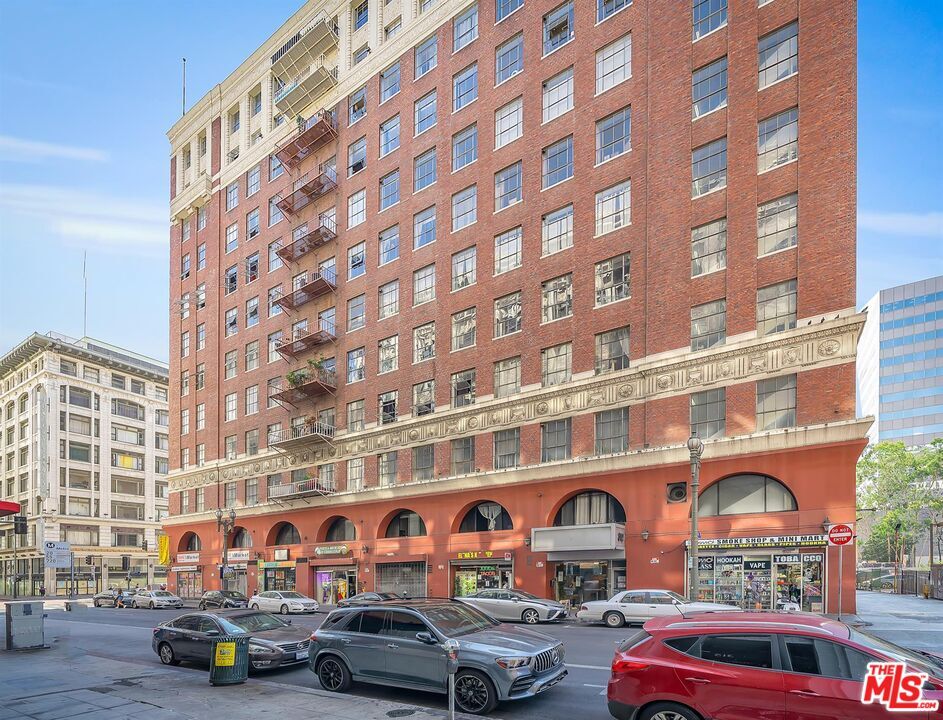 Primary Photo - 312 W 5th St