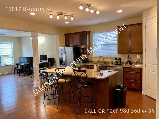 Building Photo - 13017 Reunion St