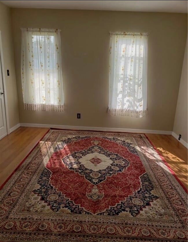 Building Photo - 1184 Kossuth Ave