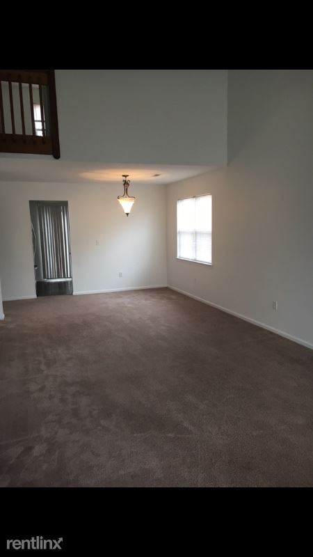 Building Photo - 3 br, 2.5 bath Townhome - 140 Stoney Dr