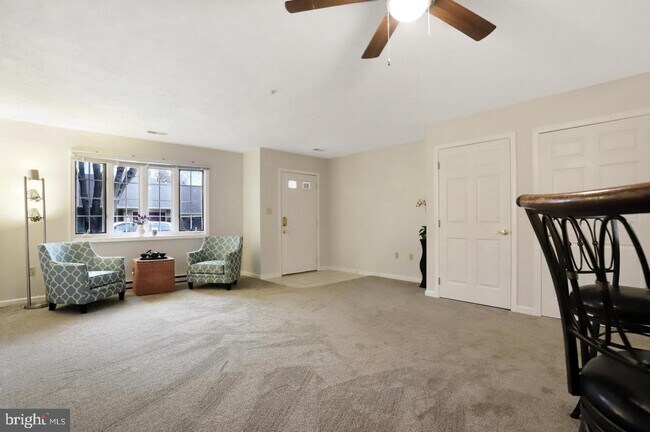 Foto del edificio - 980 W Irvin Ave