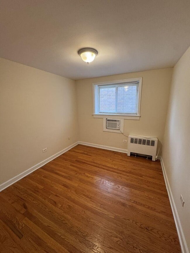 Building Photo - 1 bedroom in Chicago IL 60618