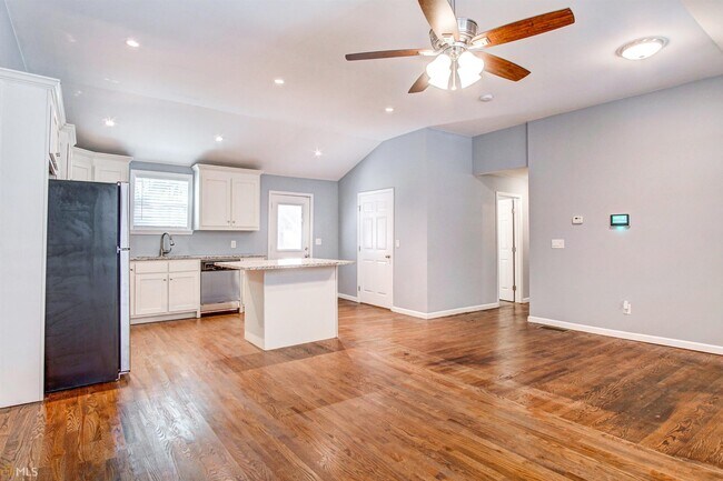 Building Photo - 2556 Godfrey Dr NW