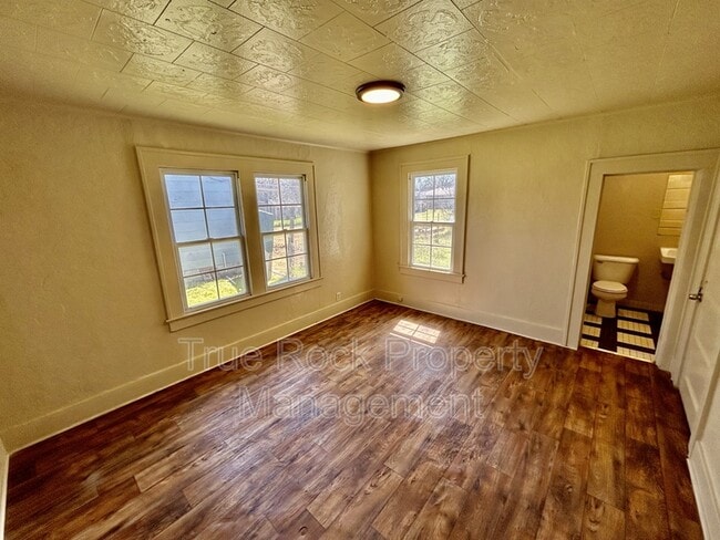 Foto del edificio - 631 W 19th