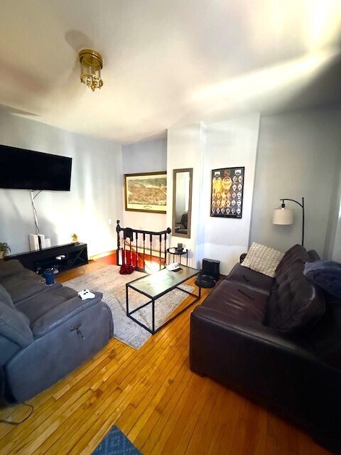Foto principal - 281 E St