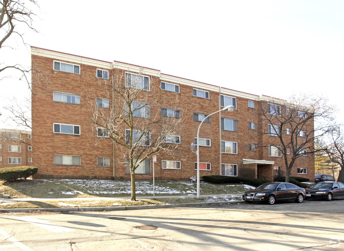 Building Photo - 1819 W Thome Ave