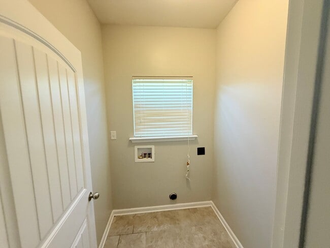 Building Photo - 4264 Blake Cir