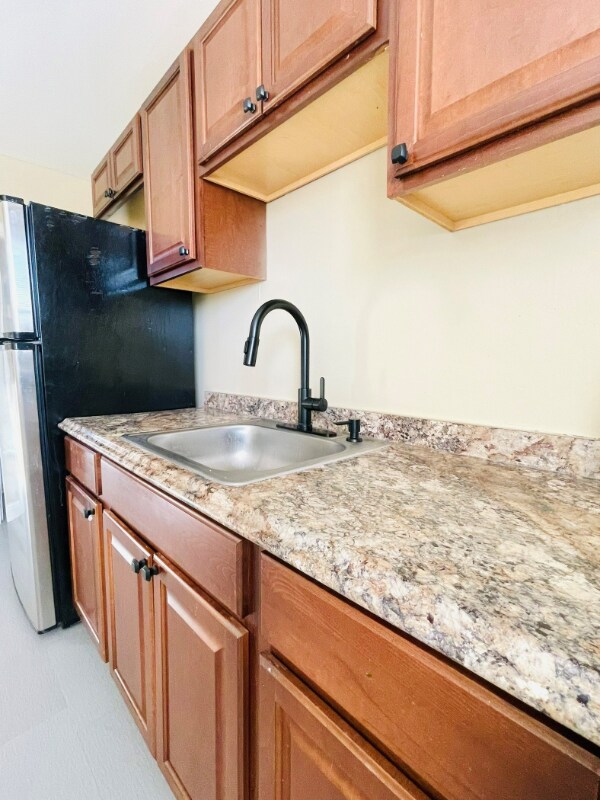 Foto del edificio - 6117 Parkway Dr