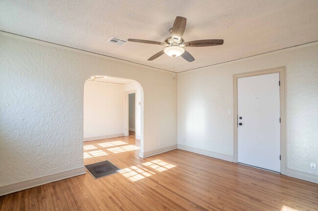 Foto del edificio - 1220 S Zunis Ave