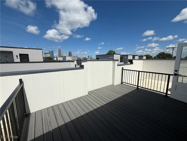 Foto del edificio - 2061 W 20th St