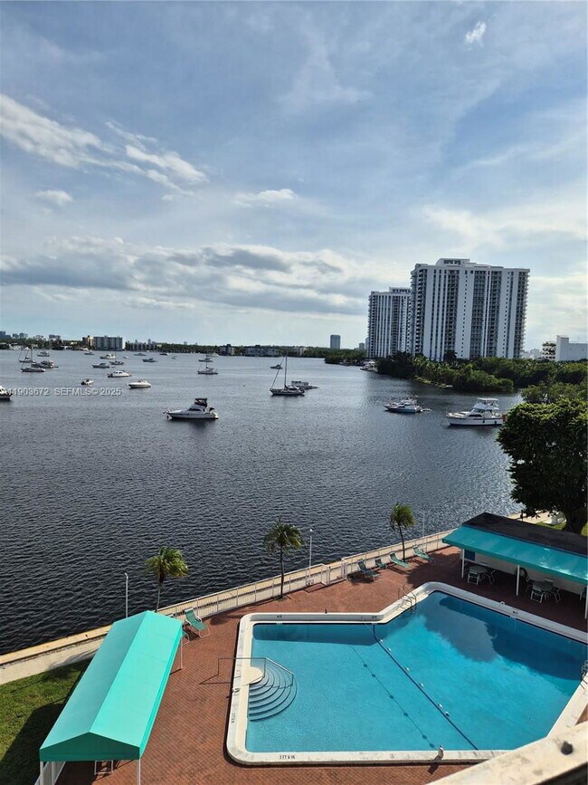 Foto del edificio - 2910 Point E Dr