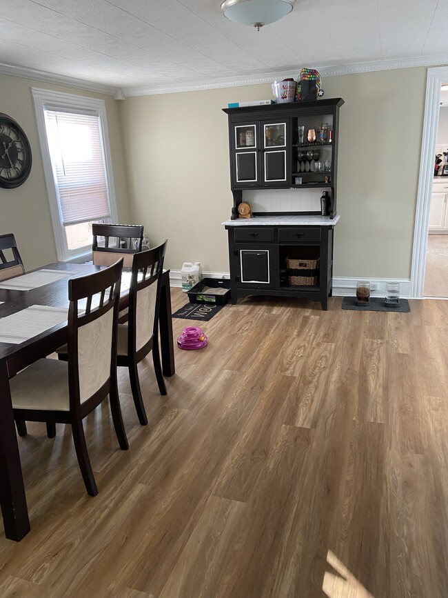 dining room - 140 W 7th St