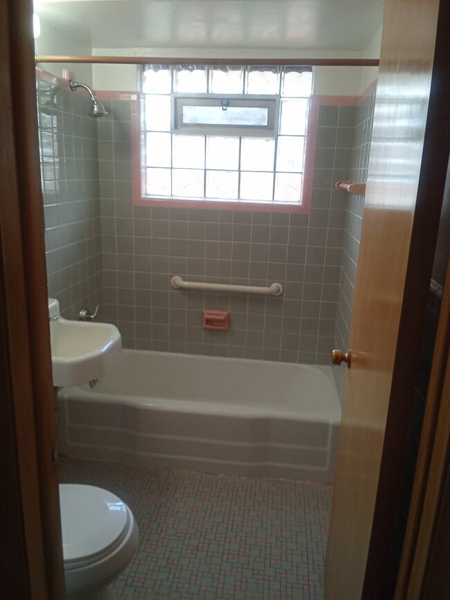 Building Photo - 7314 W Oklahoma Ave