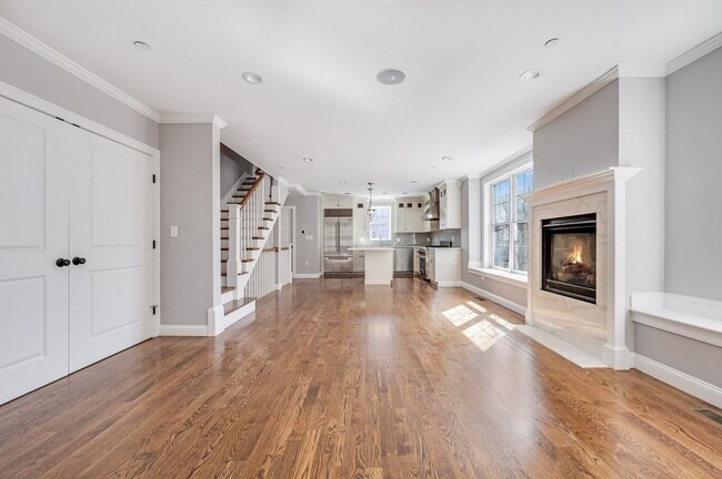 Building Photo - 114 Inman St