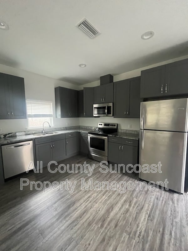 Building Photo - 320 Bowman St