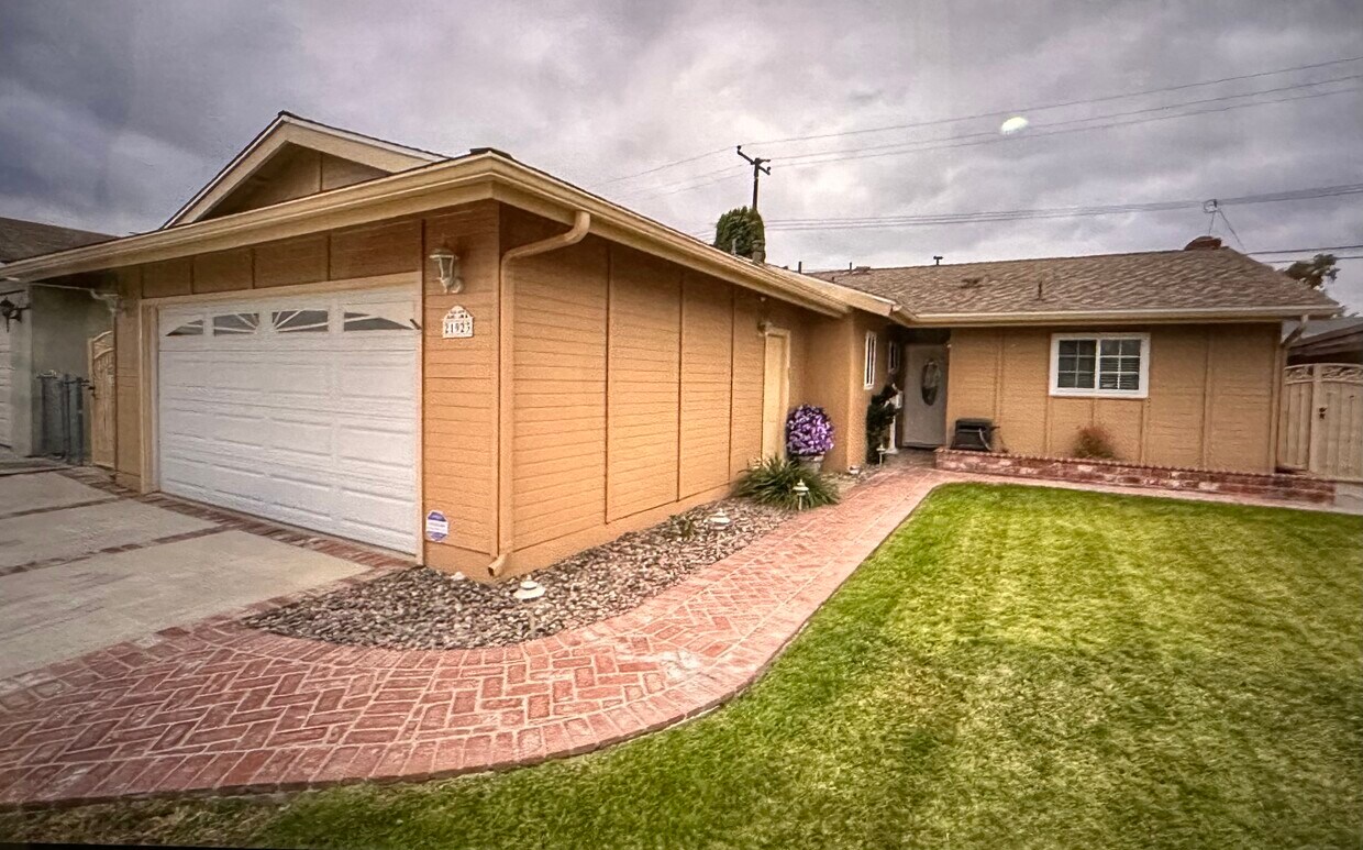 Foto principal - 21923 Hansom Ave