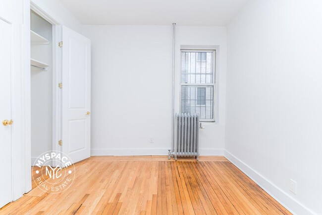 Foto del edificio - 2574 Bedford Ave