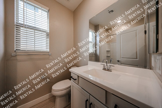 Foto del edificio - 1321 W Coyote Dr